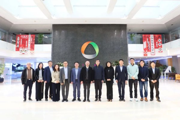 香港电讯吴家隆到访亚信科技，共商AI智能体、卫星通信等前沿合作