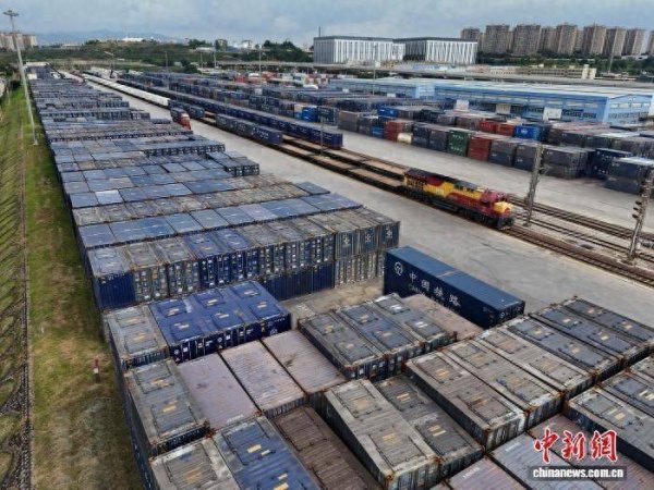 中老铁路跨境货物运输突破1800万吨