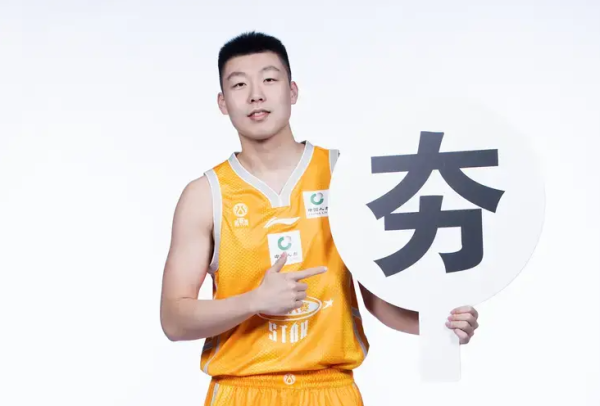 杨鸣调侃: 没想到俞泽辰会参加扣篮大赛, 比赛里他很少扣篮